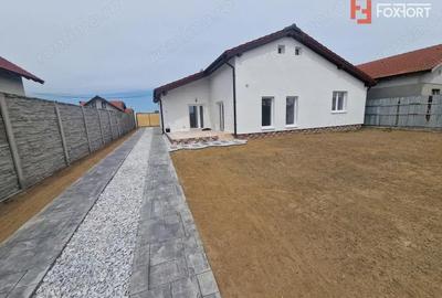 Casă cu 3 camere cu Garaj în Izvin - 7