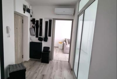 Bld Basarabia - vis a  vis de Spitalul Clinic de Urgenta, decomandat, bloc 1983 - 2