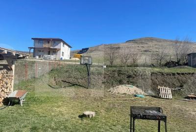 Casă cu 4 camere cu Teren 600 Mp în Central