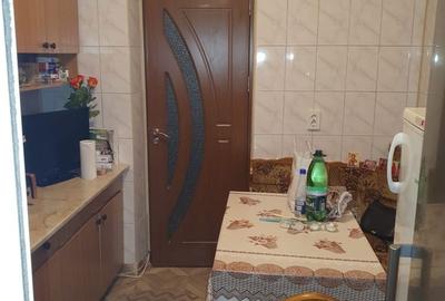 Apartament semidecomandat în Tei