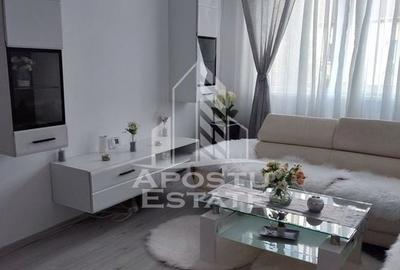 Apartament cu 3 camere semidecomandat, mobilat în Spitalul Județean