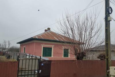 Casă cu 4 camere cu Teren 750 Mp în Central