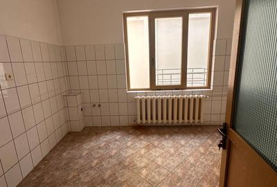 Spațiu comercial, de 1,741 mp, în Central - 11
