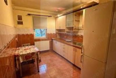 Apartament cu 2 camere semidecomandat, mobilat în Dâmbovița