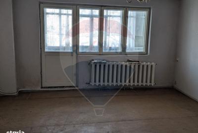 Apartament cu 3 camere decomandat în Periferie - 1