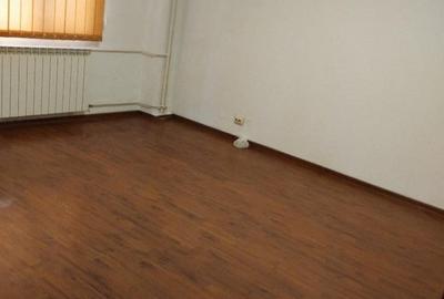 Garsonieră decomandată în Timpuri Noi