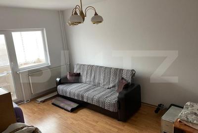 Apartament 3 camere decomandate, zona Intim