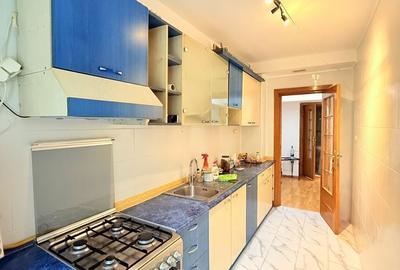 Apartament cu 3 camere în Drumul Sării