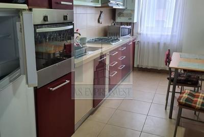 Apartament cu 2 camere decomandat, mobilat în Tractorul - 3