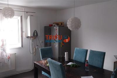 Apartament 3 camere de vanzare zona Piata etaj.3 - 3