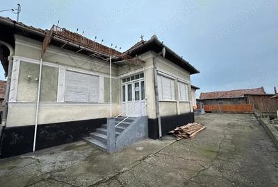 Casă cu Teren 1380 Mp în Central - 2