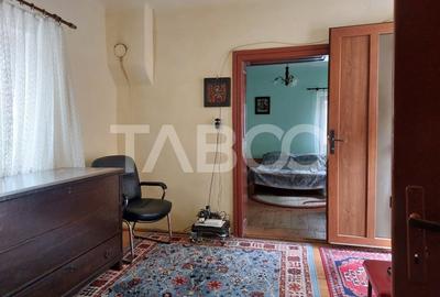 Casa 3 camere 70 mp curte si teren 1500 mp Dobarca 35 km de Sibiu - 5
