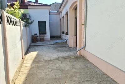 Casă cu Teren 177 Mp în Central - 3