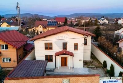 Casă cu 6 camere cu Teren 380 Mp în Nord-Est - 2