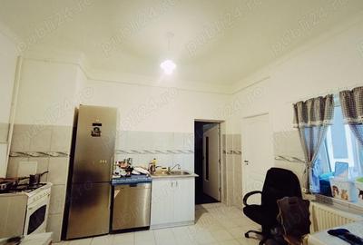 Apartament cu 3 camere semidecomandat în Traian - 8
