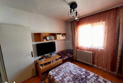 Apartament cu 3 camere decomandat în Piața - 21