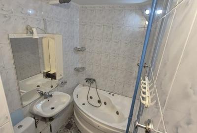Direct proprietar, vând ap 3 camere, sector 4, strada Semenic - 8