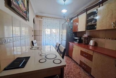 RECO Apartament cu trei camere decomandat - 13