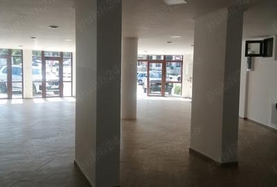 Spațiu comercial, de 200 mp, în Central - 3