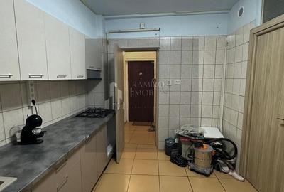 Apartament cu 3 camere decomandat în Apărătorii Patriei - 6