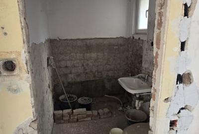 SE VINDE APARTAMENT PREGATIT PENTRU RENOVAT 2 CAMERE CONF. 1  iANCUULUI METROUL - 4