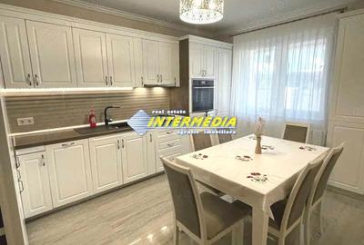 Casă cu 4 camere cu Teren 250 Mp în Cetate - 1