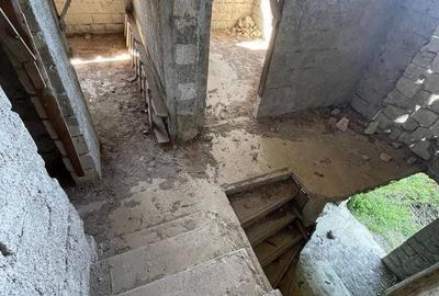 Casă cu 4 camere cu Teren 250 Mp în Central - 2