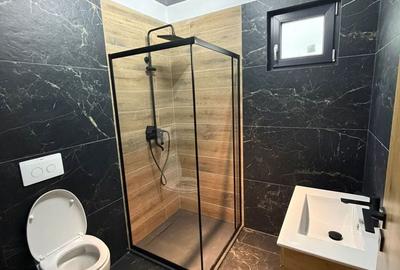 Casă cu 8 camere cu Teren 500 Mp în Central