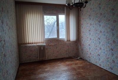 Apartament cu 3 camere semidecomandat în Podu Roș - 8