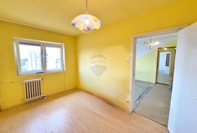 Apartament cu 3 camere, cartier Aurel Vlaicu, etaj intermediar - 8