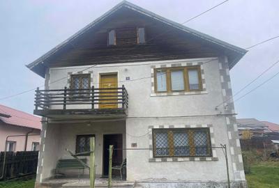 Casă cu 4 camere în Central - 1