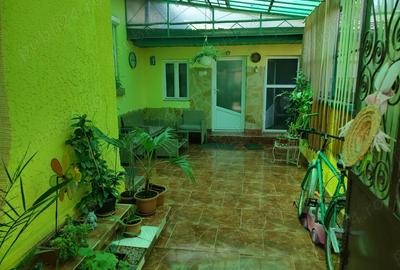 Casă cu 4 camere în Central - 1