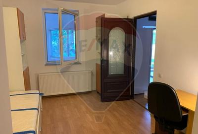 Apartament de vânzare cu două camere, pe strada Ploiești - 1