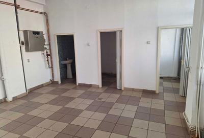 Spațiu comercial, de 140 mp, în Central - 3