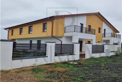 Duplex cu 4 camere cu Canalizare în Moșnița Nouă - 2