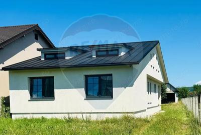 Casa / Vila cu 4 camere de vanzare in zona Nord-Est