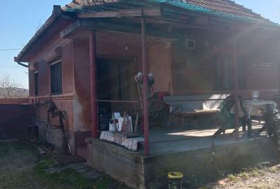 Casă cu 4 camere decomandat în Central - 2