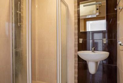 Apartament cu 2 camere decomandat în Florilor