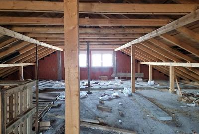 Vand vila Parter , str Apateului -Sinmartin, SC-240 mp , teren 668 mp , garaj , utilitati , trifazic - 6