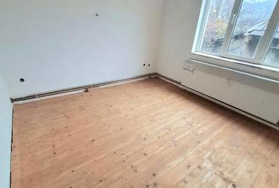 Casă cu Teren 565 Mp în Goranu - 5