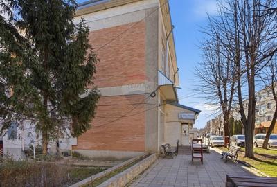 Spațiu comercial, de 665 mp, în Central - 4