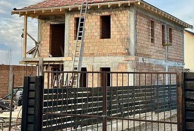 Casă cu 4 camere în Noua - 15