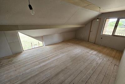 Casă cu Teren 3850 Mp în Prajila - 1