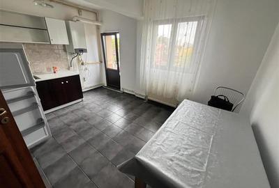 Apartament la vila,2 camere decomandat, balcoane,CT - 12