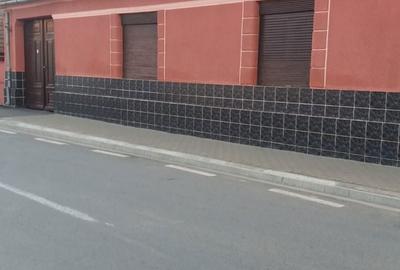 Casă cu 4 camere în Central - 1