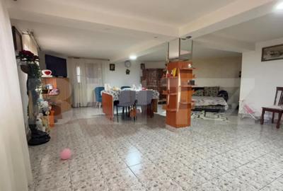 Casă cu 6 camere cu Teren 2800 Mp în Abator