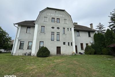 Casă cu Teren 600 Mp în Central - 2
