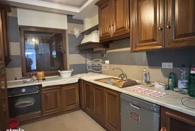 Casă cu 4 camere în Central - 2