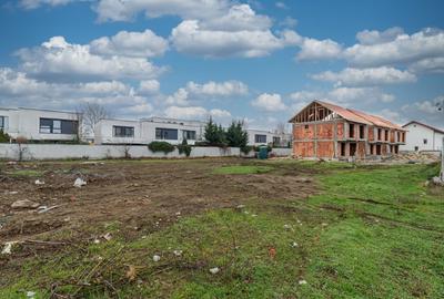 Teren Construcții intravilan de 500 mp, în Vest