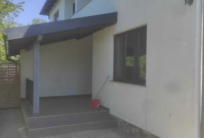 Casă cu 4 camere cu Teren 100 Mp în Central - 2